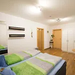 Anton's Souterrain-wohnung Apartamento