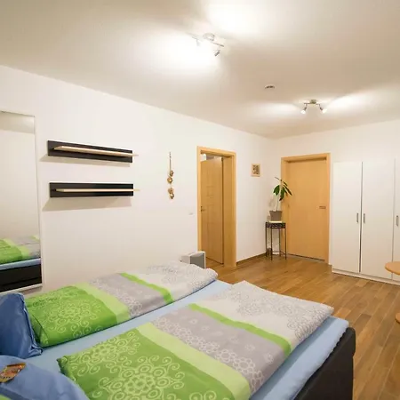 Anton's Souterrain-wohnung 公寓